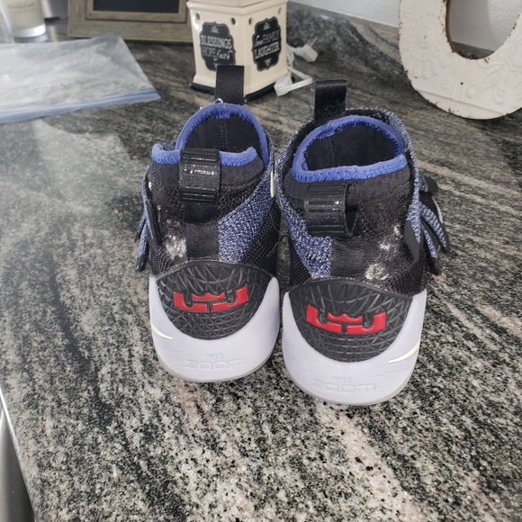 Nike Lebron Soldier 11 - Mens Size 10 - Picture 2 of 4